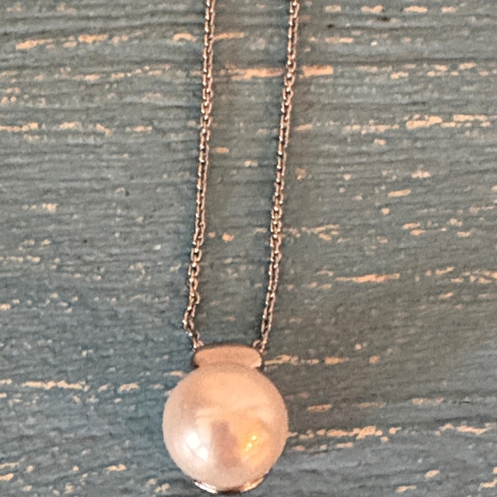 WHBM EXCELLENT condition 14mm pearl necklace